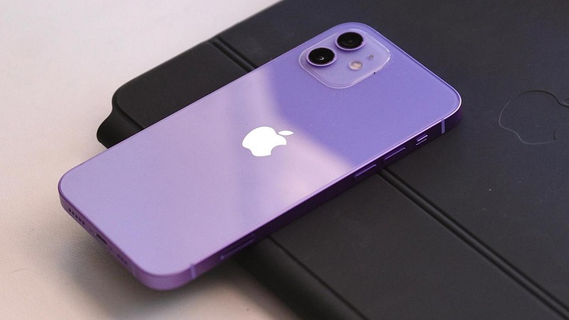 iPhone 12 với thiết kế nguy&ecirc;n khối 